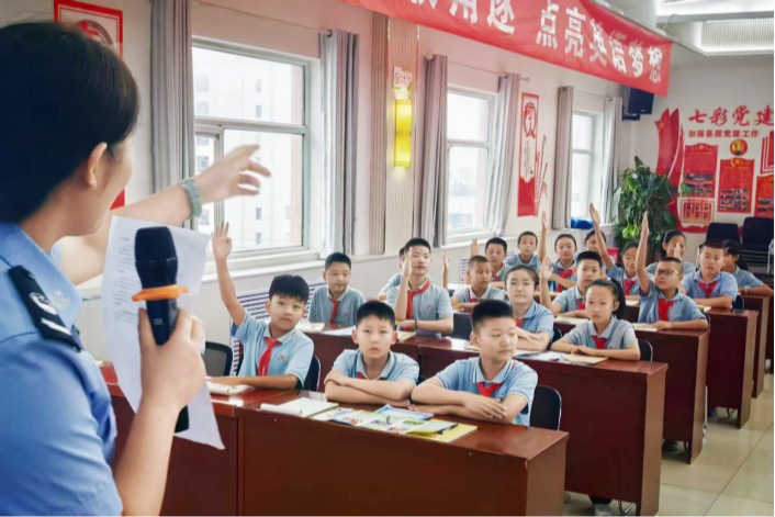 出发新学期!法治护航“进行时”